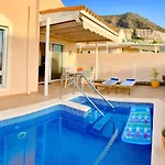 Villa Seaview - Pool, Air Con, Office Ready