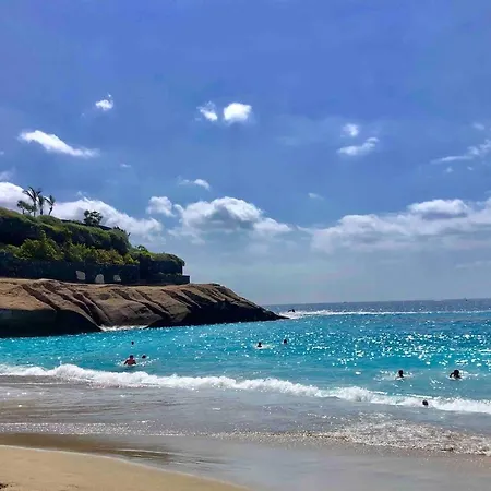 Seaview - Pool, Air Con, Office Ready アデヘ