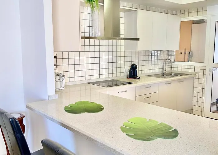 Seaview - Pool, Air Con, Office Ready * アデヘ