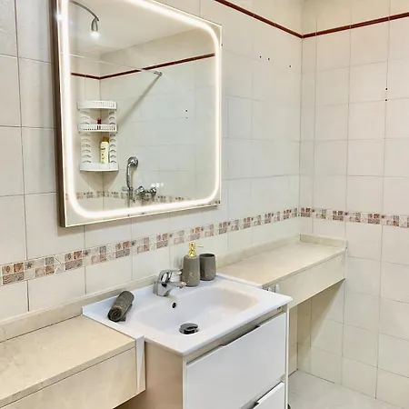 Seaview - Pool, Air Con, Office Ready *