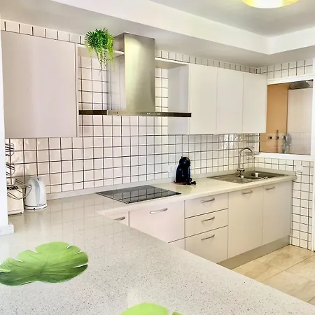 Seaview - Pool, Air Con, Office Ready Villa Costa Adeje (Tenerife)