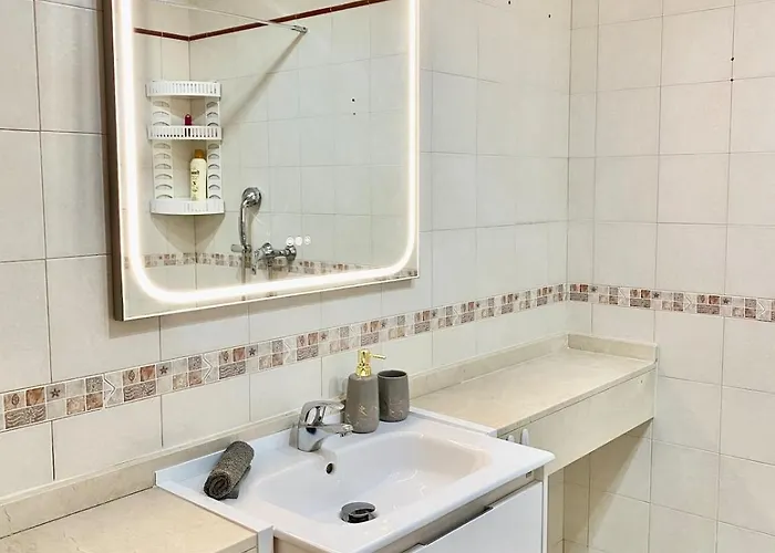 Seaview - Pool, Air Con, Office Ready *